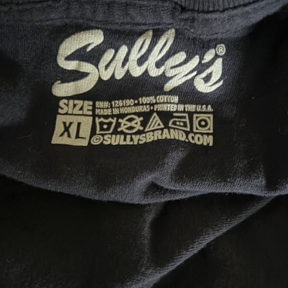 Sully's Masshole Arched Red T-Shirt - Picture 3 of 3